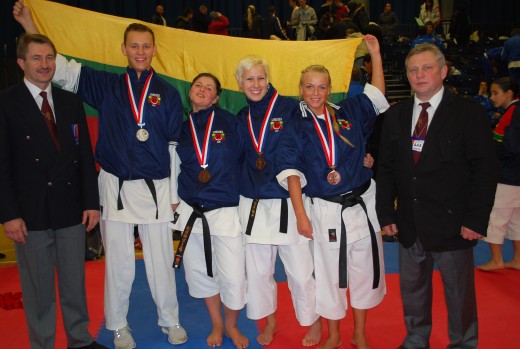 A. Valuntonis (LSKF viceprezidentas), L. Andronavičius, A. Linkevičiūtė, J. Januškaitė, E. Rupeikaitė, K. Bartkevičius (LSKF prezidentas)